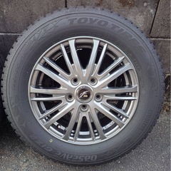 ホイール付きスタッドレスタイヤ　
TOYOタイヤの画像