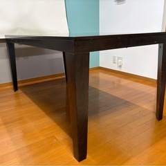 ダイニングテーブルと椅子（4脚）
のセットの画像