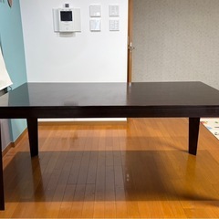 ダイニングテーブルと椅子（4脚）
のセットの画像