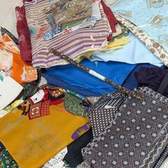 はぎれ 布 いろいろまとめて 総重量14㌔位 和装 和風 リメイク素材 アンティーク着物 パッチワークの画像