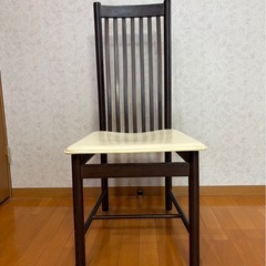 ダイニングテーブルと椅子（4脚）
のセットの画像