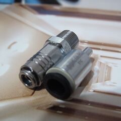 【マイクロカプラ】エアー・潤滑配管用　ホースΦ６×１／８　オスメス１セットの価格　未使用品の画像