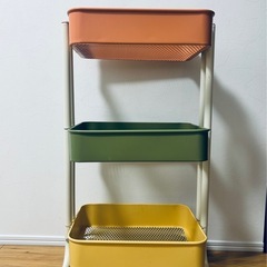 キャスター付き三段ラックの画像