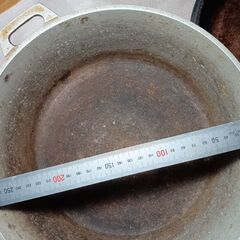 無水鍋 アルミ製 内径27cm.蓋をして2枚合わせてH 15cm, 取っ手を入れると 直径33 CMの画像