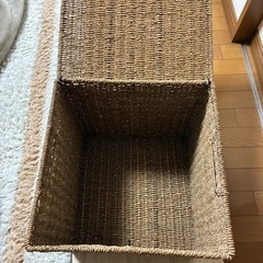 蓋付き籠の画像