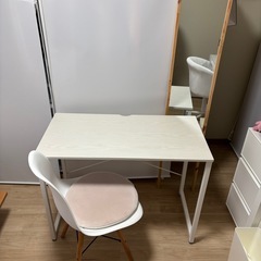 女の子部屋　デスク　椅子　ミラーの画像