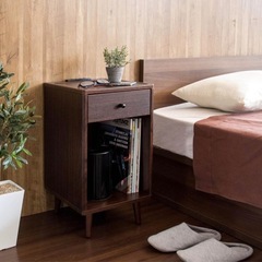 木製ナイトテーブル サイドテーブル 引き出し付き ウォールナット調の画像