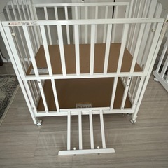 カトージベビーベッド（90×60cm）の画像