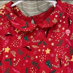 ヨーロッパのクリスマス柄のワンピースの画像