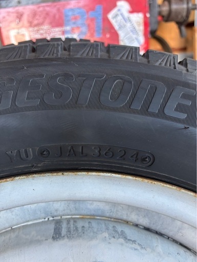 175/65r15 VRX3 2024年製造 15インチ バリ溝 スタッドレス  (ホイールは付属しません)(手渡し限定)  