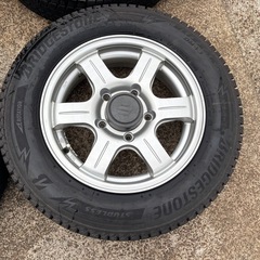 175/80R16 スタッドレスタイヤ アルミ付4本セット 16インチ ジムニーの画像