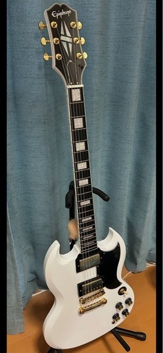 Epiphone ホワイトエレキギター ギターケース付き ほぼ新品‼️ Epiphone SGスタイル ホワイトエレキギターギターケース付 (みつき