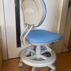 キャスター付きチェアの画像