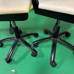 ダンパー 
コロコロ付き椅子二脚セット の画像