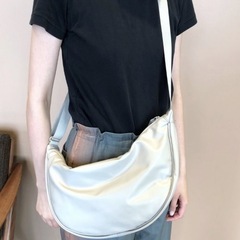 カラーナチュラル　グレー　 ユニクロC レザータッチラウンドショルダーバッグ  の画像