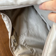 カラーナチュラル　グレー　 ユニクロC レザータッチラウンドショルダーバッグ  の画像