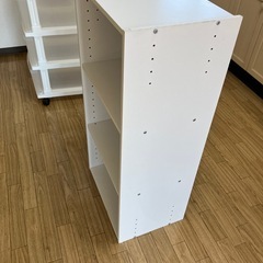 白のカラーボックスの画像