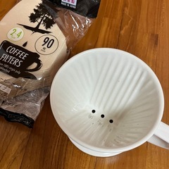 コーヒーフィルター90枚と陶器のコーヒードリッパー　セットでの画像
