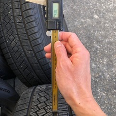 ピレリ225/65/R17 スタッドレスタイヤ4本セット　取付ナット付きの画像