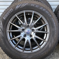 ピレリ225/65/R17 スタッドレスタイヤ4本セット　取付ナット付きの画像