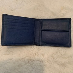 プラダ 正規品　二つ折り財布の画像