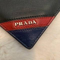 プラダ 正規品　二つ折り財布の画像