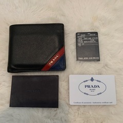 プラダ 正規品　二つ折り財布の画像