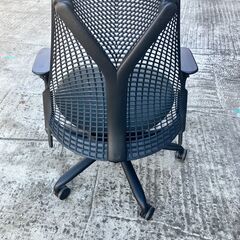 ハーマンミラー セイルチェア ブラック系の画像