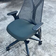 ハーマンミラー セイルチェア ブラック系の画像