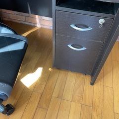 テーブル 作業机   ゲーミングチェアの画像