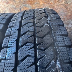 バリ山　BRIDGESTONE ブリヂストン　ブリジストン　VL10 195/80R15 107/105N LT スタッドレス　タイヤ　2023年製　15インチの画像