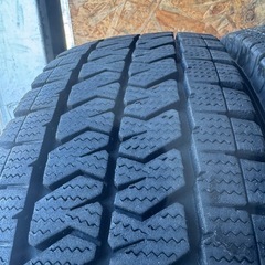 バリ山　BRIDGESTONE ブリヂストン　ブリジストン　VL10 195/80R15 107/105N LT スタッドレス　タイヤ　2023年製　15インチの画像