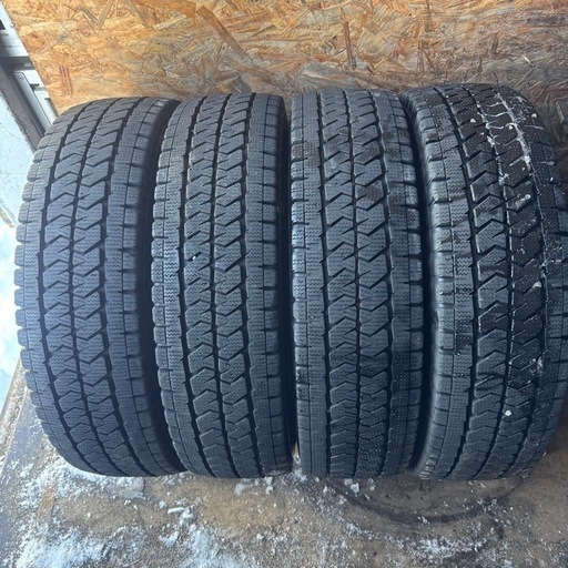 バリ山　BRIDGESTONE ブリヂストン　ブリジストン　VL10 195/80R15 107/105N LT スタッドレス　タイヤ