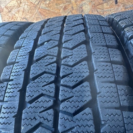 バリ山　BRIDGESTONE ブリヂストン　ブリジストン　VL10 195/80R15 107/105N LT スタッドレス　タイヤ