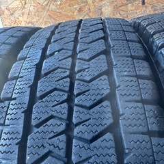 バリ山　BRIDGESTONE ブリヂストン　ブリジストン　VL10 195/80R15 107/105N LT スタッドレス　タイヤ　2023年製　15インチの画像