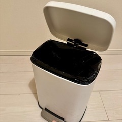 ダストボックス ホワイトの画像