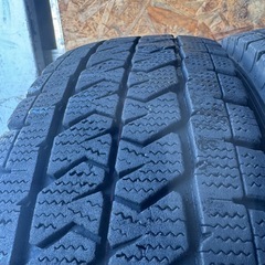 バリ山　BRIDGESTONE ブリヂストン　ブリジストン　VL10 195/80R15 107/105N LT スタッドレス　タイヤ　2023年製　15インチの画像