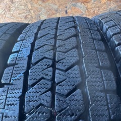 バリ山　BRIDGESTONE ブリヂストン　ブリジストン　VL10 195/80R15 107/105N LT スタッドレス　タイヤ　2023年製　15インチの画像
