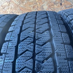 バリ山　BRIDGESTONE ブリヂストン　ブリジストン　VL10 195/80R15 107/105N LT スタッドレス　タイヤ　2023年製　15インチの画像