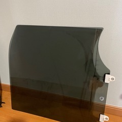 日産キューブZ12窓ガラスの画像