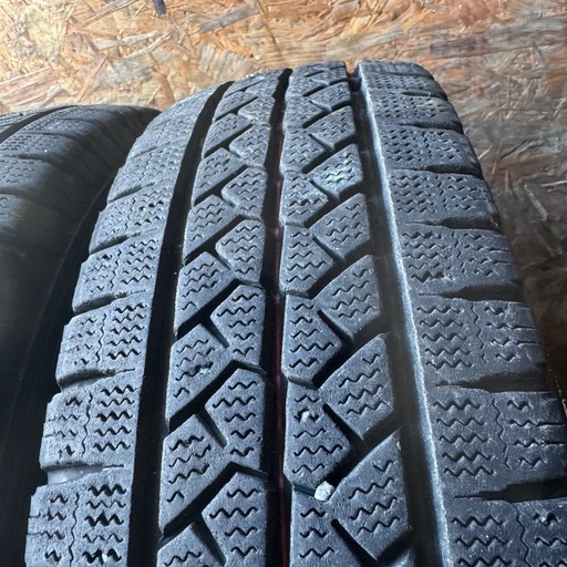 バリ山　BRIDGESTONE ブリヂストン　ブリジストン　VL1 195/80R15 107/105L LT スタッドレス　タイヤ　
