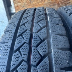 バリ山　BRIDGESTONE ブリヂストン　ブリジストン　VL1 195/80R15 107/105L LT スタッドレス　タイヤ　2019年製　15インチの画像