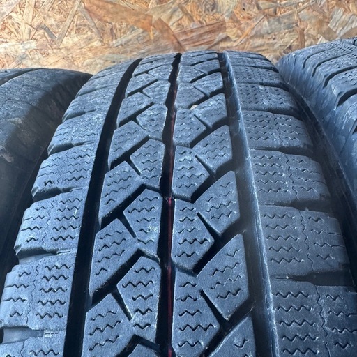 バリ山　BRIDGESTONE ブリヂストン　ブリジストン　VL1 195/80R15 107/105L LT スタッドレス　タイヤ　