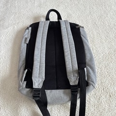 リュックサック グレーの画像