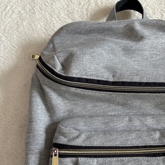 リュックサック グレーの画像