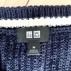ユニクロ　ニットベスト　ネイビー　Mサイズの画像