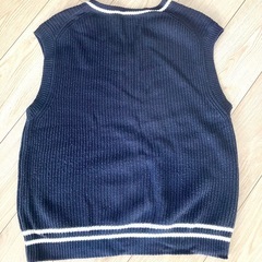 ユニクロ　ニットベスト　ネイビー　Mサイズの画像