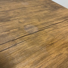 ダイニングテーブルとイス1脚の画像