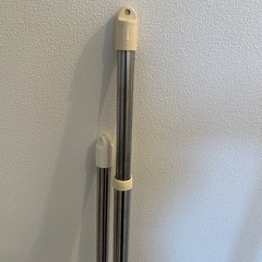 物干し2台と物干し竿(両方伸縮可能)の画像