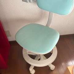 無料！勉強椅子ほぼ新品の画像